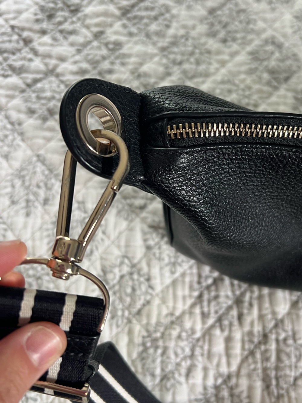 Kate spade black pebbled leather crossbody with striped strap - Picture 7 of 8